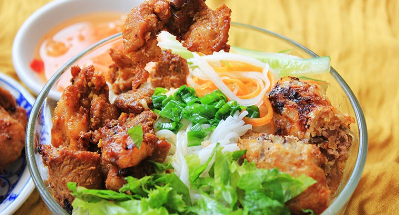 Bún Thịt Nướng – The Vietnamese Grilled Pork Noodle Bowl